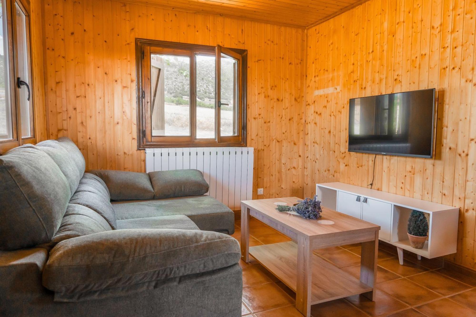 Aldea Los Odres - Cabanas De Madera De 1ª Con Piscina Privada Y Bbq En La Puerta Moratalla  Room photo